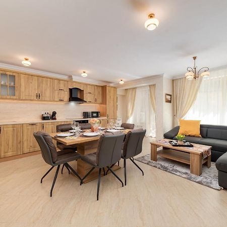 Deluxe And Central Garden Apartment Varna Exterior photo