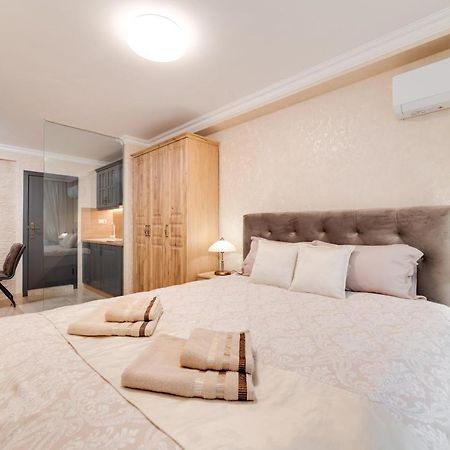 Deluxe And Central Garden Apartment Varna Exterior photo