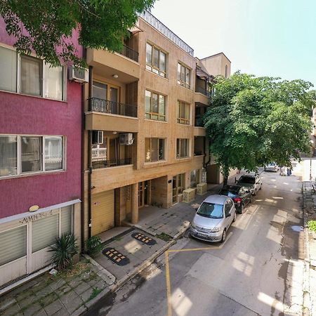 Deluxe And Central Garden Apartment Varna Exterior photo