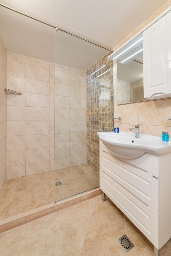 Deluxe And Central Garden Apartment Varna Exterior photo