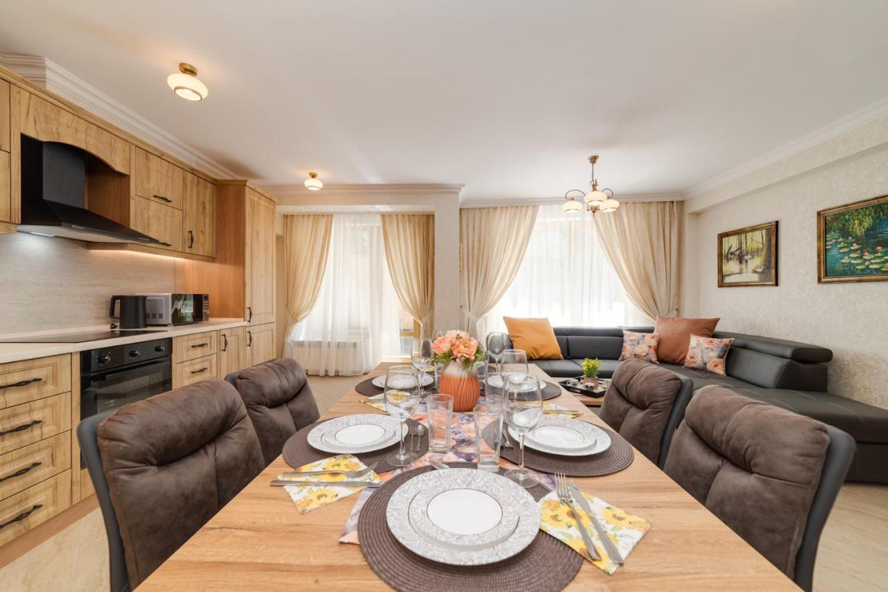 Deluxe And Central Garden Apartment Varna Exterior photo