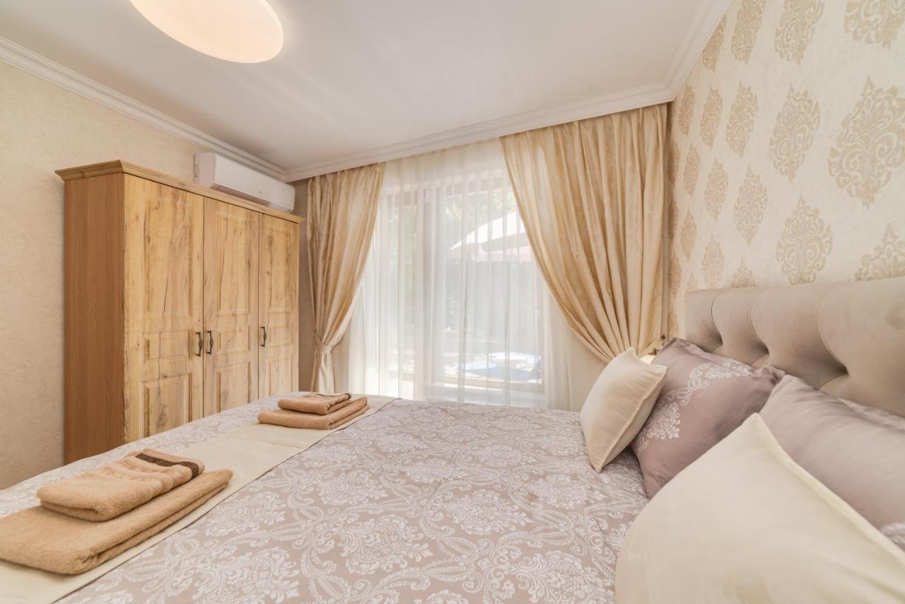 Deluxe And Central Garden Apartment Varna Exterior photo