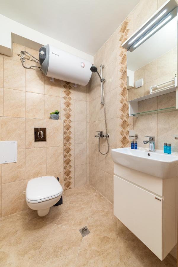 Deluxe And Central Garden Apartment Varna Exterior photo