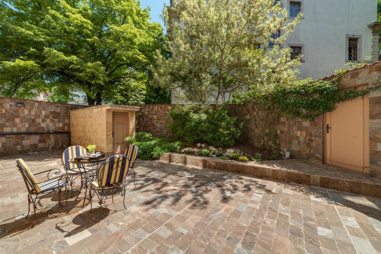 Deluxe And Central Garden Apartment Varna Exterior photo