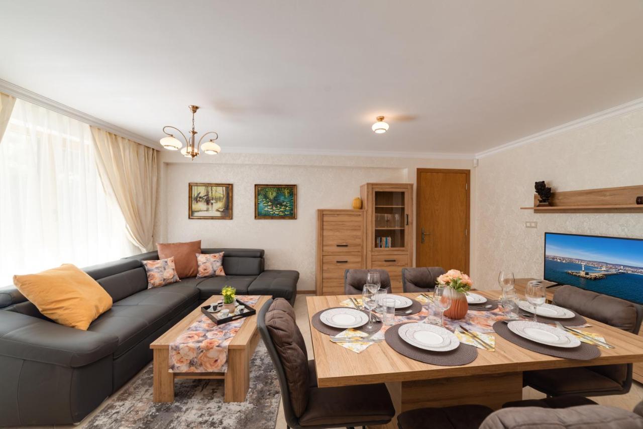 Deluxe And Central Garden Apartment Varna Exterior photo