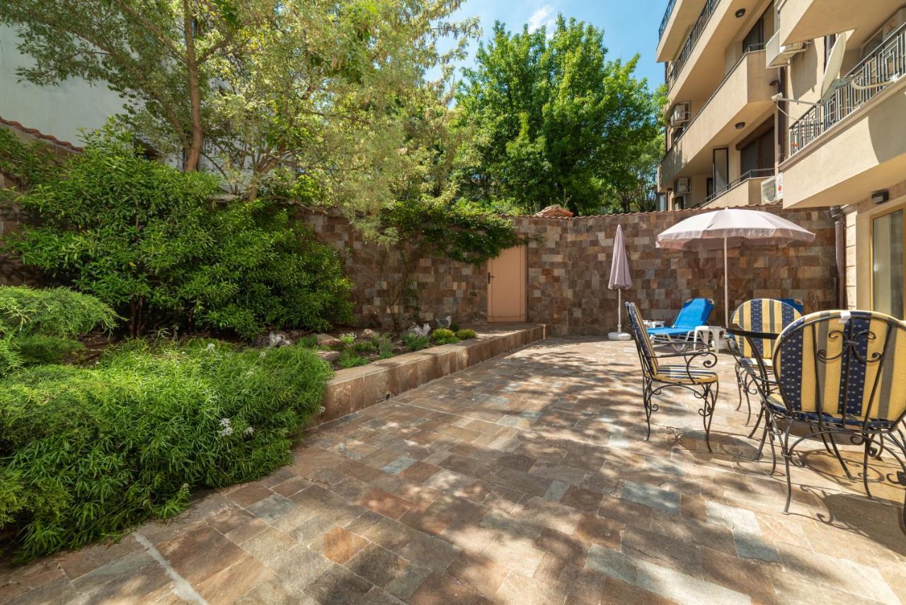 Deluxe And Central Garden Apartment Varna Exterior photo