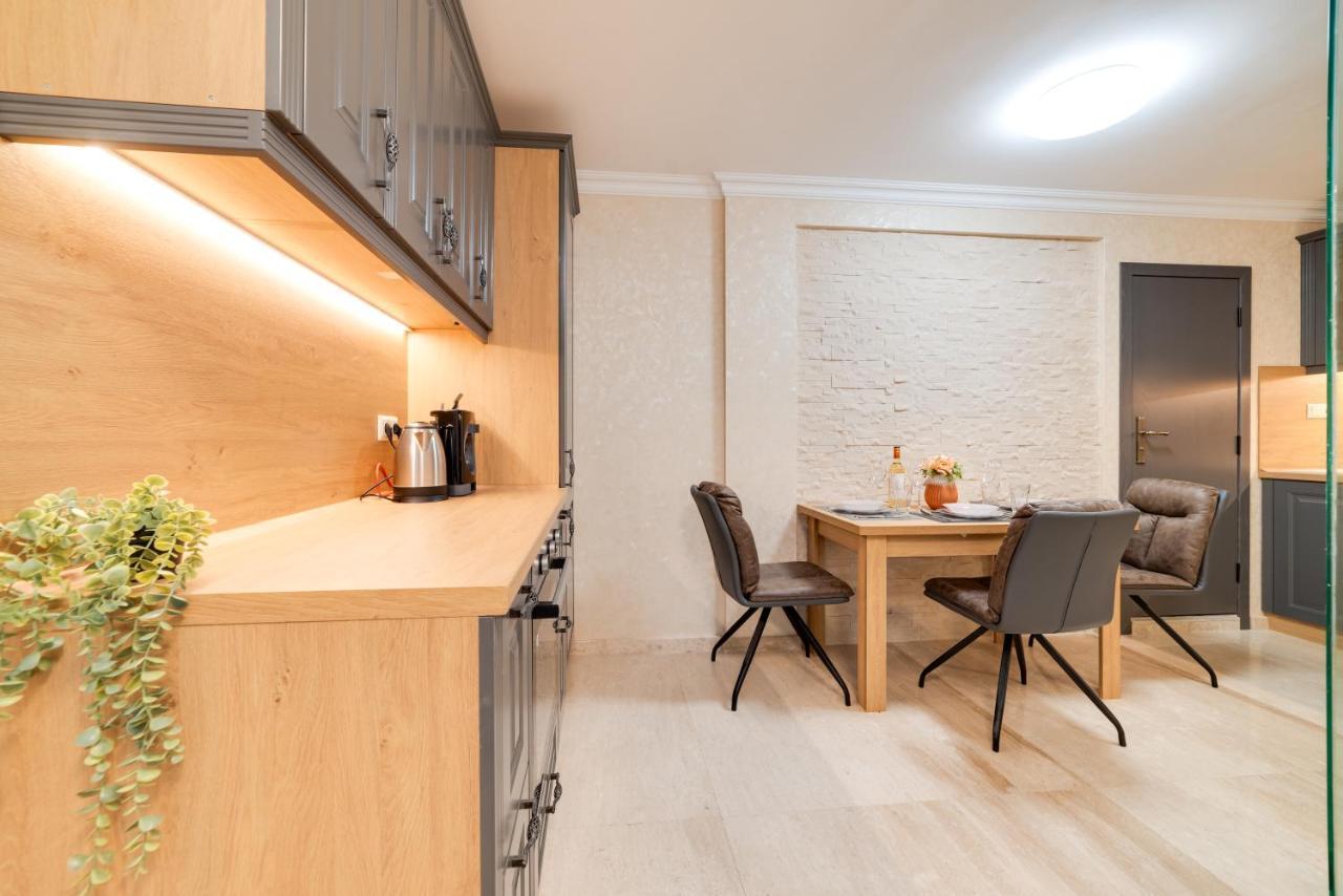 Deluxe And Central Garden Apartment Varna Exterior photo