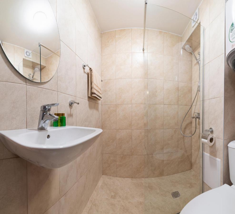 Deluxe And Central Garden Apartment Varna Exterior photo