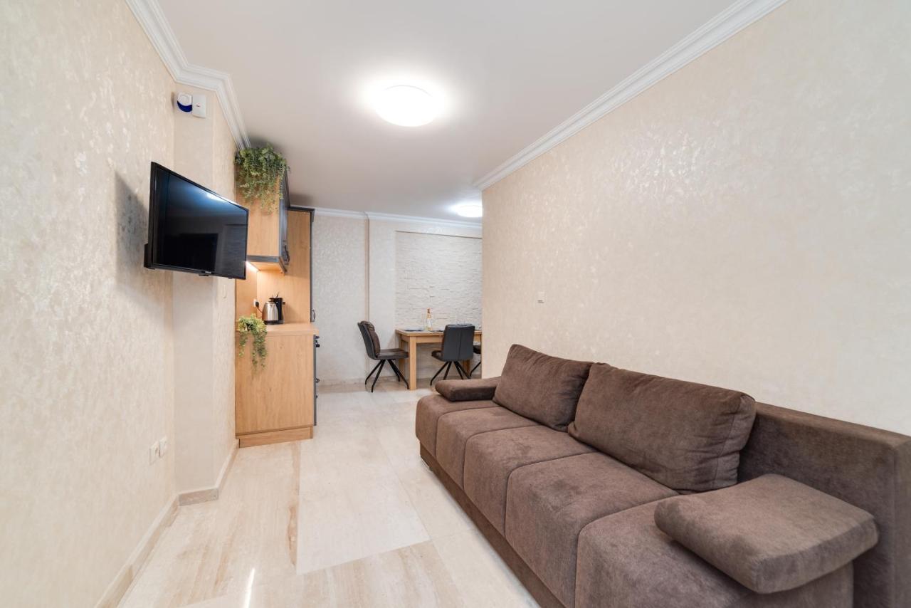 Deluxe And Central Garden Apartment Varna Exterior photo
